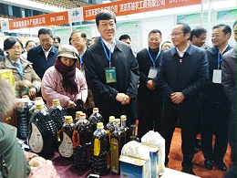 市委姚书记展销会现场